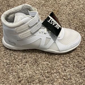 New Nfinity mid rise shoes. Size 7